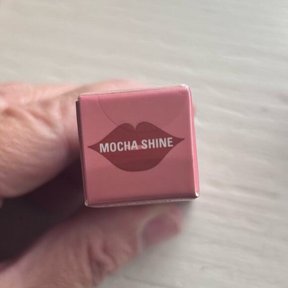 Makeup Revolution Pout Balm in Mocha Shine Plumping Hydrating Glossy Lip Balm - Picture 3 of 5